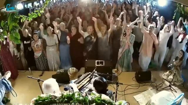 ДЖАЯ НАНДА ЯШОДА ДУЛАЛ - Е. М. Чайтанья Чандра Чаран прабху и Матушка Гаурачандрика (2022) смотреть онлайн