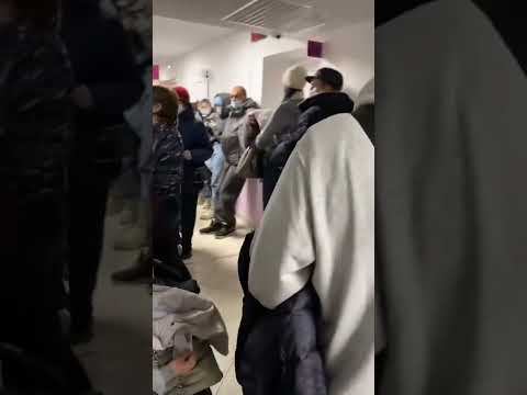 Изменение режима работы поликлиник в Одинцово обернулось часовыми очередями смотреть онлайн