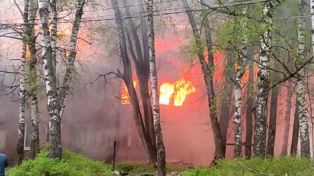 ???. О, УЖАС!!! БОЛЬШОЙ ПОЖАР В Городе СТРУНИНО (ВЛАДИМИРСКАЯ ОБЛАСТЬ). ГОРИТ 2х ЭТАЖНЫЙ ДОМ смотреть онлайн