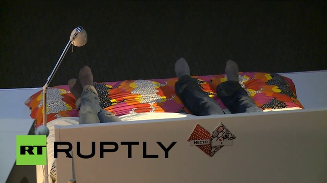 В московском кинотеатре заменили кресла на кровати смотреть онлайн