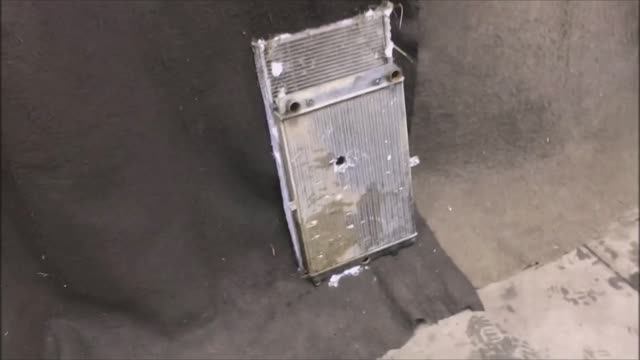 Сжатый воздух против авто радиатора. Пневмопушка из взрывной накачки. смотреть онлайн