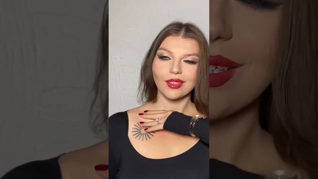 А потом мне говорят: ты не похожа на мамочку двоих детей ?? #преображение #makeup #beforeandafter смотреть онлайн