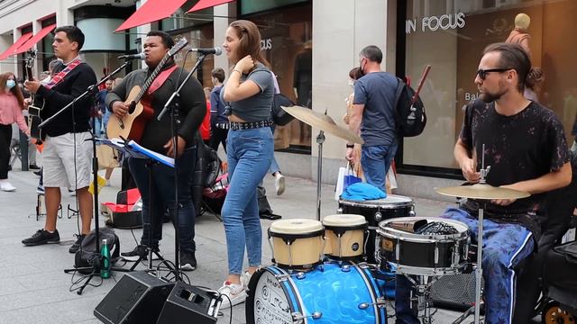 AIN'T NO SUNSHINE - BILL WITHERS | Fabio Rodrigues, Allie Sherlock, & John M | Public Acoustic cove смотреть онлайн