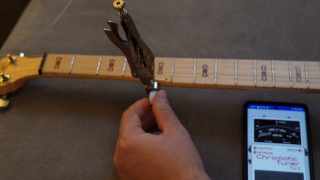 How to fix slipping tuning peg. смотреть онлайн