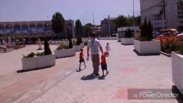 Четверняшки Красновы.Центральная площадь , делаем фото для садика!!! смотреть онлайн