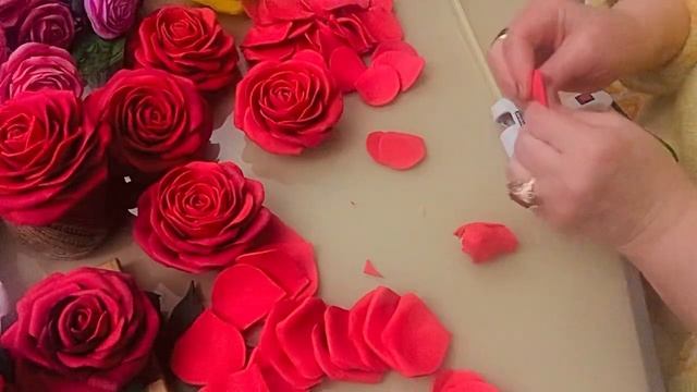 Как можно собрать самую простую розу из фоамирана2мм смотреть онлайн