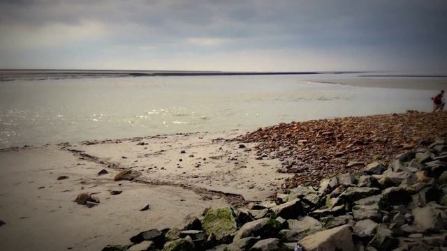 ✅ Океанский прилив в Мон-Сен-Мишель Full HD. Tide in Mont Saint-Michel смотреть онлайн