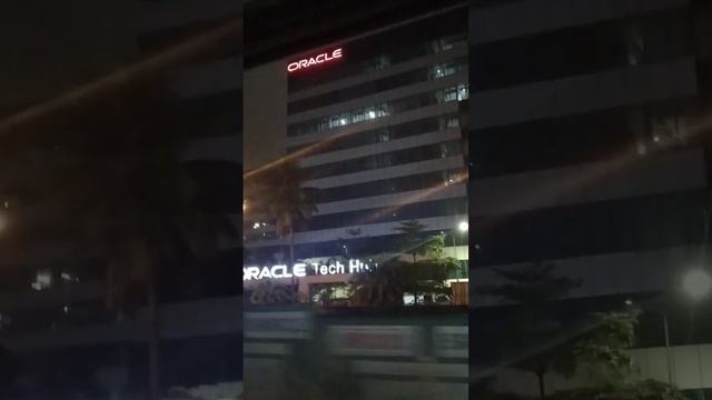 Oracle Tech Hub Bangalore Night view смотреть онлайн