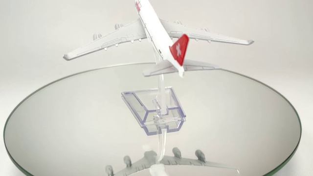 Модель самолета Boeing 747 Swissair длина 15 см (без шасси) смотреть онлайн