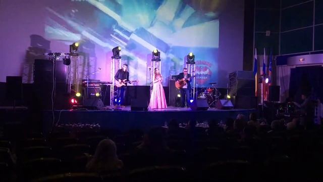 Выступлении на фестивале Анастасии Рудзит с песней "Зима" автор слов и музыки Геннадий Быковских смотреть онлайн