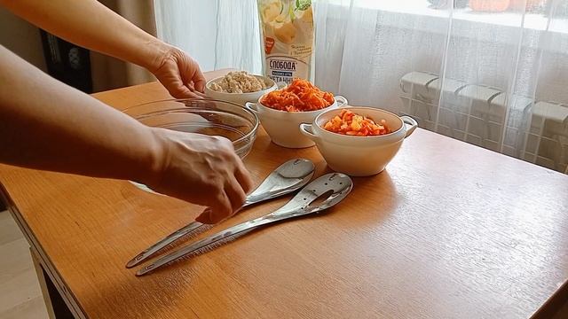 Всего четыре ингредиента и обалденный салат "Петергофф"на праздничный стол готов.#меню смотреть онлайн