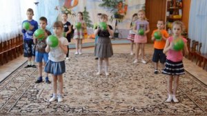 зарядка с мячом