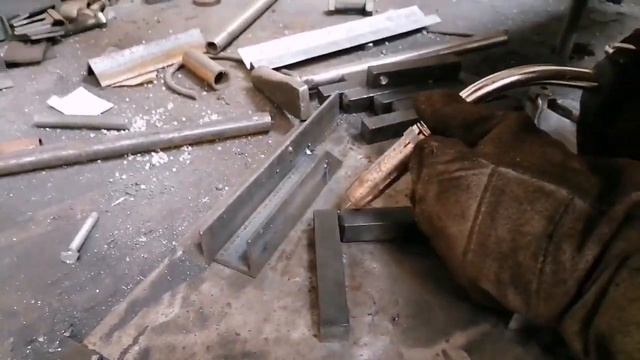 Эта полезная самоделка должна быть у каждого сварщика. Струбцина своими руками. смотреть онлайн