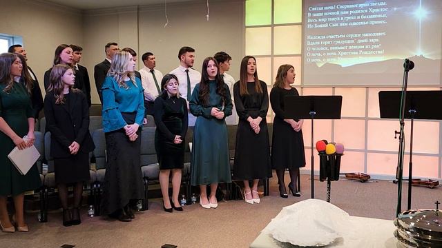 "В тиши ночной" и "Святая ночь". Общее пение. Гости из Knoxville, TN. 01/08/2023 смотреть онлайн