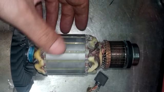 Почему искрят щетки в электроинструменте смотреть онлайн