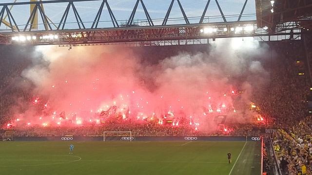 Borussia Dortmund Yellow Wall' Craziness. @BVB VS @FC COPENHAGEN. @UEFA CL смотреть онлайн