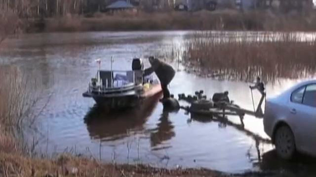 Лодка КРЫМ Спуск на воду и подъём смотреть онлайн