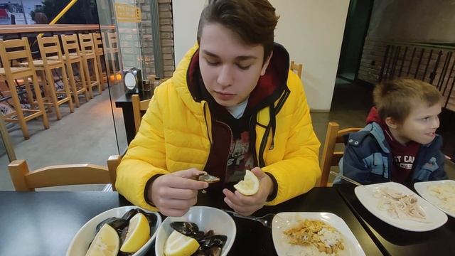 САМЫЕ ВКУСНЫЕ МИДИИ В АНТАЛИИ/ Где вкусно поесть в центре города/ рядом Калеичи/ ворота Адриана смотреть онлайн