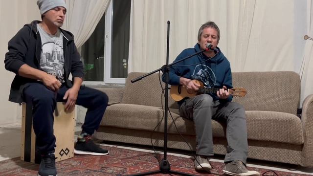 Антон Мизонов feat Игорь Бурлаков - Тяжелая Вода (ukulele and percussion duo) смотреть онлайн