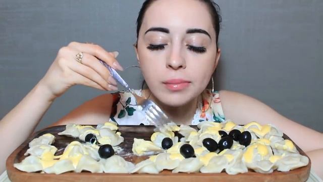 1 КГ ПЕЛЬМЕНИЙ / СЕКРЕТ ОТНОШЕНИЙ / MUKBANG asmr / Ayka Emilly смотреть онлайн
