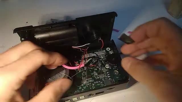 Как вставить аккумулятор в радио ? смотреть онлайн