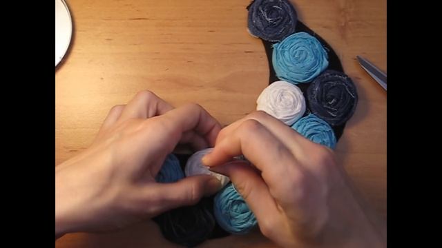 DIY Оригинальный воротник из текстильных роз и бусин. Мастер класс смотреть онлайн