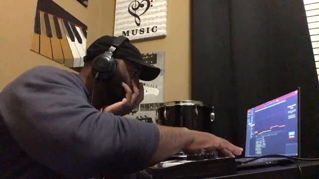 Testing out the AKAI MPK Mini смотреть онлайн