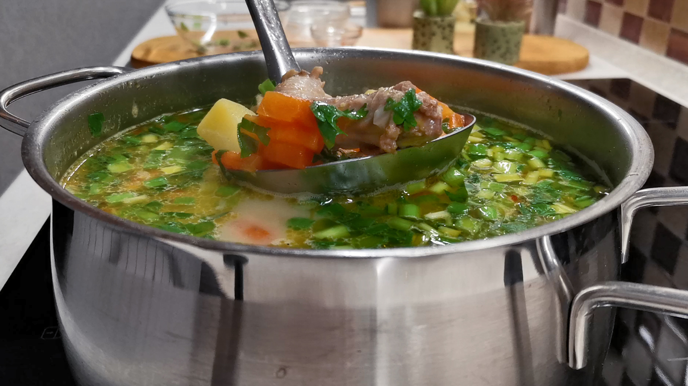 Беру САМУЮ ДЕШЕВУЮ куриную часть! Так мало кто готовит. Куриный СУП ПО-НОВОМУ, вкуснота невероятная! смотреть онлайн