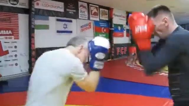 на боксерской тренировке, "Школа Магдиева", Таганрог смотреть онлайн