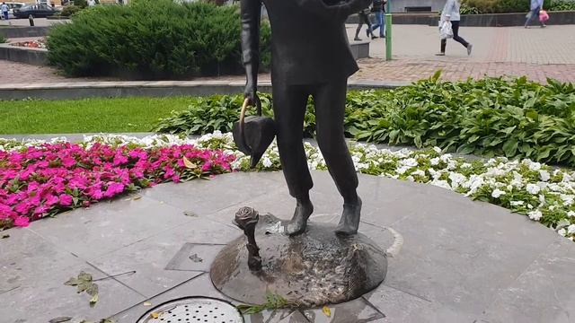 Цветы нужно поливать