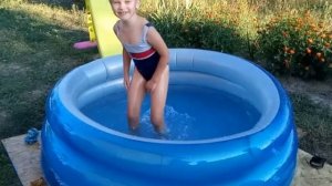 Игры в бассейне: купаемся и ныряем. Как устроить ребенку лучшие летние развлечения на даче