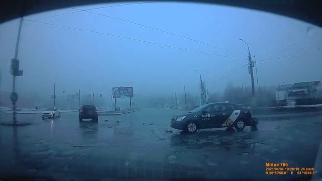ДТП на ул. Ленина и ул. 40 Лет Победы. Reno Duster и Chevrolet Cobalt (Яндекс такси) смотреть онлайн