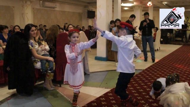 ПАМИРСКАЯ СВАДЬБА ...Красивый и трогательный танец, исполненный детьми! смотреть онлайн