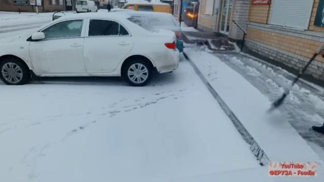 Заставили чистить снег ? смотреть онлайн