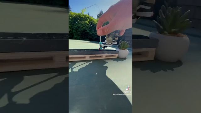 FINGER SCOOTER?? #fingerboard #lcboards #fingerboarding #scooter смотреть онлайн