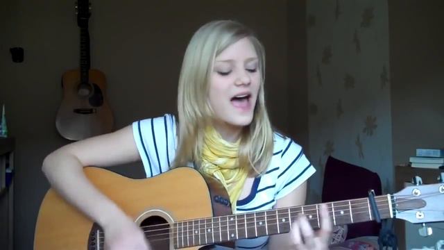 Красивая девушка поет под гитару Je veux ZAZ смотреть онлайн