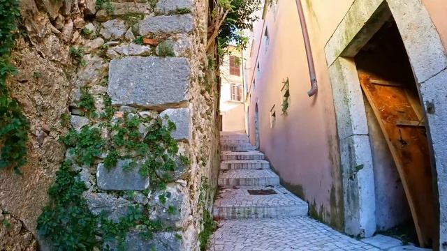 Picinisco (Lazio), Italy【Walking Tour】History in Subtitles - 4K60 смотреть онлайн