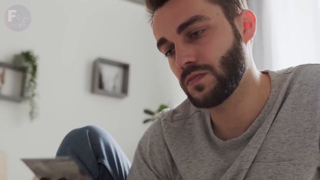 O cachorro nunca deixa a mulher sozinha. Quando o marido descobre a razão, corre para a polícia смотреть онлайн