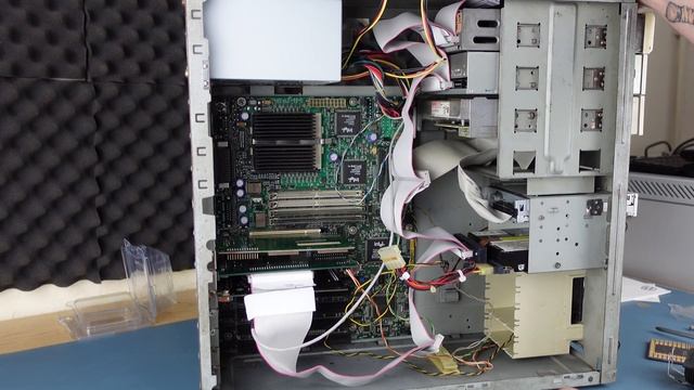 Unboxing a Pentium Pro CPU from 1996 смотреть онлайн