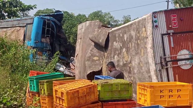Fish lorry Accident.Nileswar смотреть онлайн