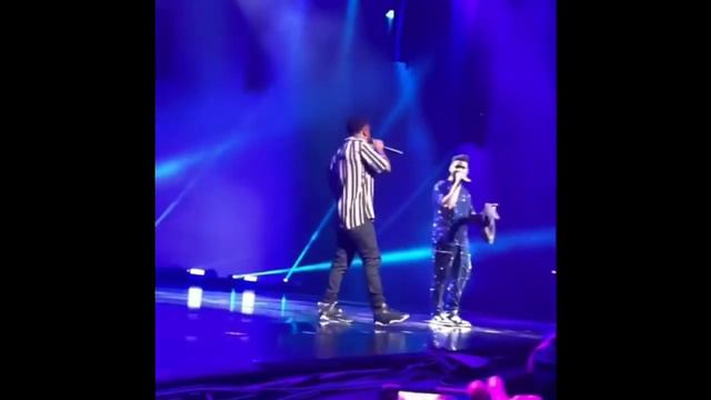 Kevin Hart crashed Usher Raymond's concert смотреть онлайн