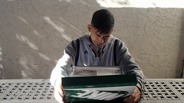 I BOUGHT MY FIRST PAIR OF SNEAKERS! (Stranger Things x Nike Blazer Mid 'Hawkins High') смотреть онлайн