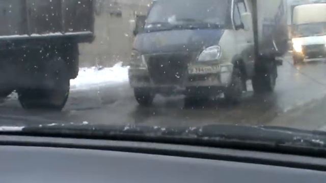 Ремонт дороги в г. Орел: снег, лужи, слякоть и грязь.MPG смотреть онлайн