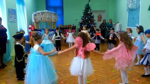 1 Смотреть детский видеоклип — Новый год у ворот смотреть онлайн