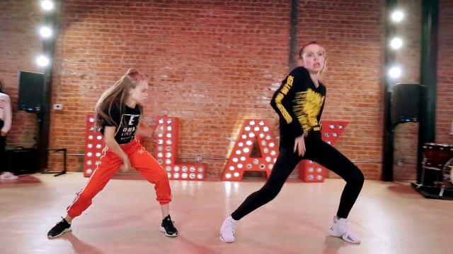 CARDI B, BAD BUNNY & J BALVIN - "I LIKE IT" | Choreography by @NikaKljun смотреть онлайн