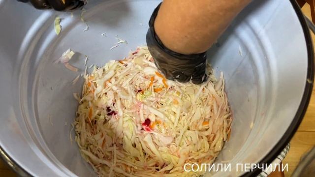 Как приготовить КВАШЕНУЮ КАПУСТУ С БРУСНИКОЙ - Рецепт хрустящей квашеной капусты на зиму. смотреть онлайн