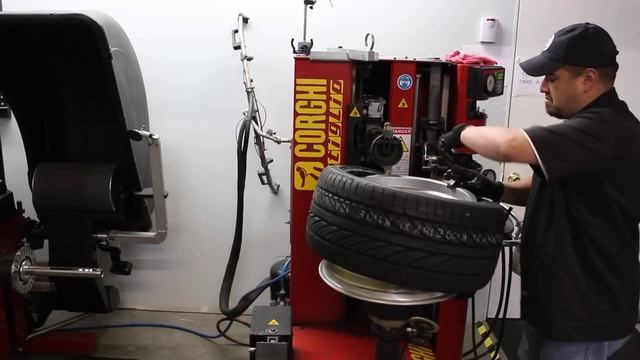 Corghi Artiglio Master WHEEL DYNAMICS & FAST FORWARD WHEELS Porsche wheel install 26 смотреть онлайн