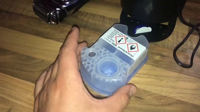 How to replace a cleaning cartridge of a Braun Series 9 clean & charge station cartridge replacemen смотреть онлайн