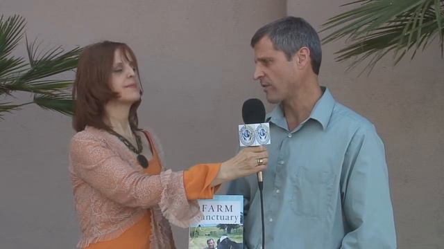 Dare2create Interviews Gene Baur of the Farm Sanctuary at Phoenix Thanksliving 2009 смотреть онлайн