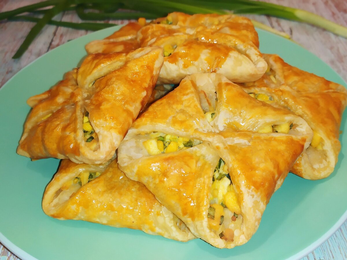 СЛОЙКИ С ЯЙЦОМ И ЗЕЛЕНЫМ ЛУКОМ! БЫСТРЫЕ ПИРОЖКИ! PAGES WITH EGG AND GREEN ONION. смотреть онлайн
